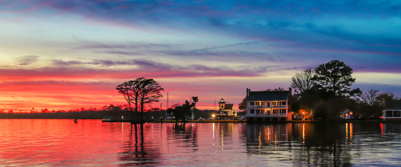 Waterfront at sunset with house in the background in Edenton, NC